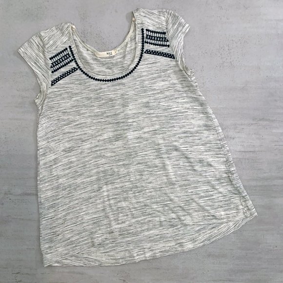 MAX Jeans | Embroidered Neckline T-Shirt - S - Picture 1 of 6